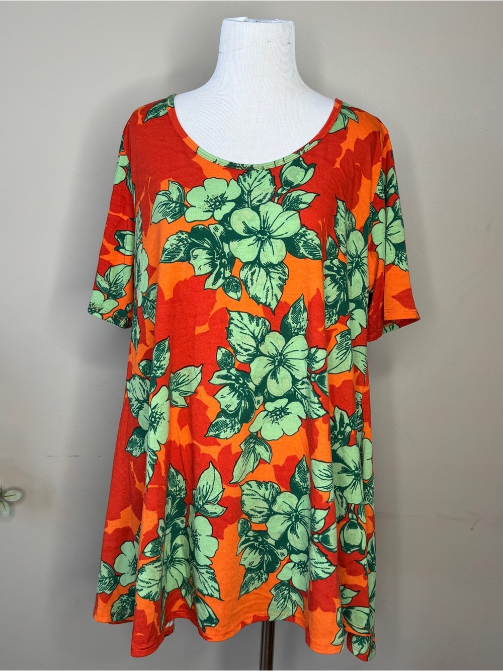 LuLaRoe size LARGE Blue Orange Top Tee Shirt Short Sleeves Stretchy Floral MINT